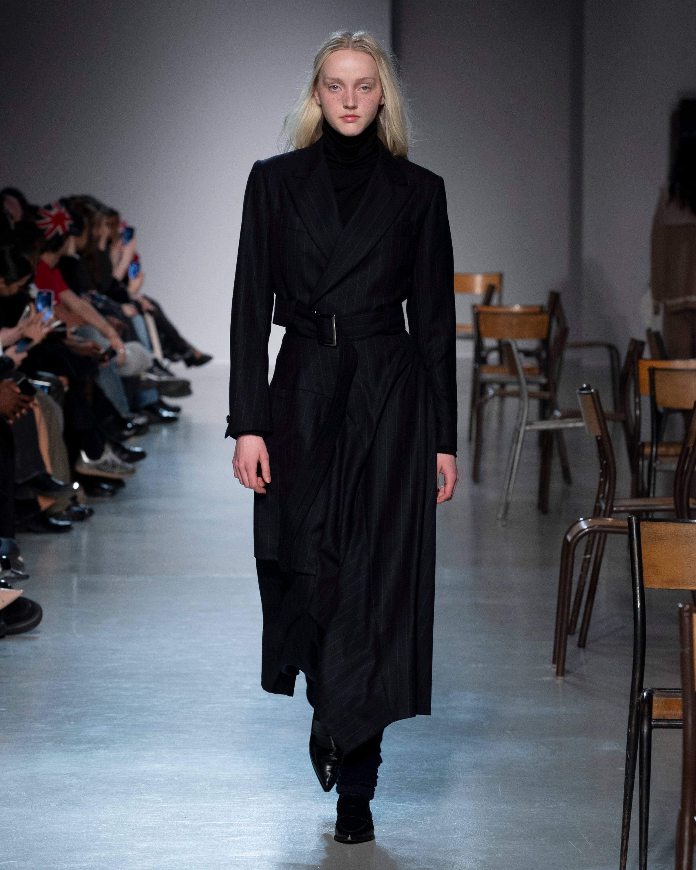 UJOH - Random Hem Flare Skirt Navy