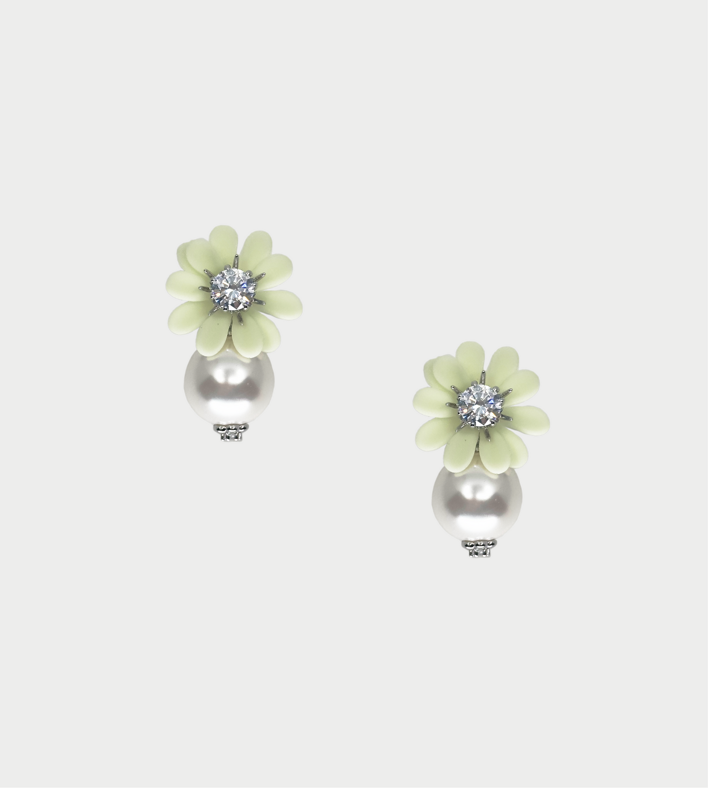 YVMIN - Daisy Pearl Earring White (Pair)