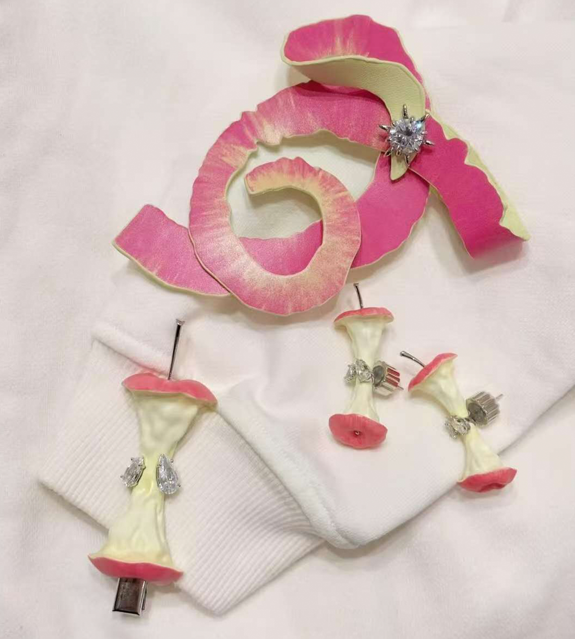 Apple Core Earring (Pair)