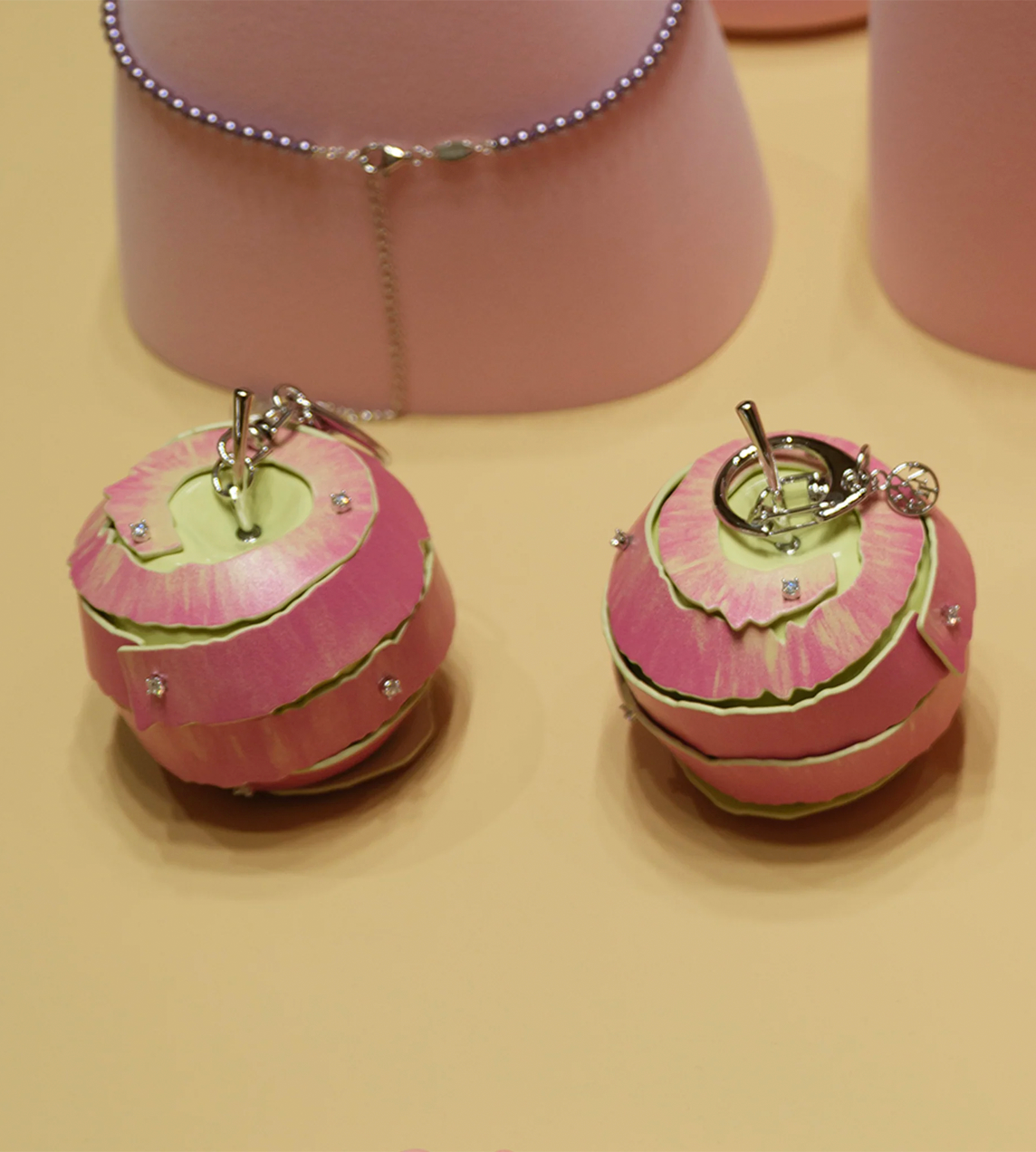 YVMIN - Apple Peel Charm Red