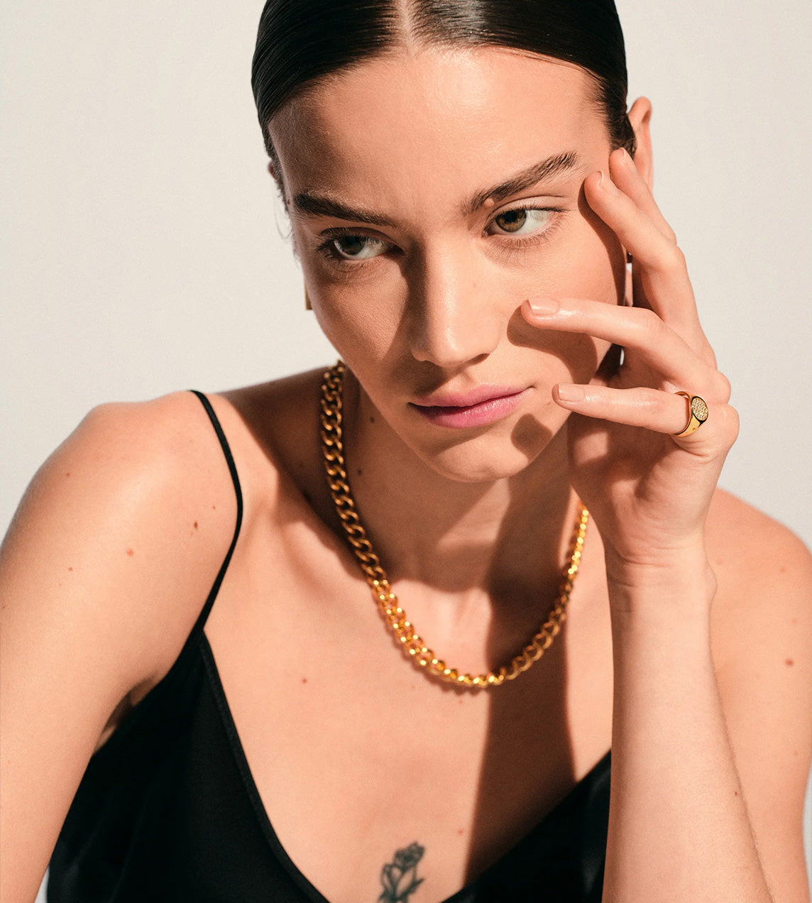 Mini Oval Pearl Gold