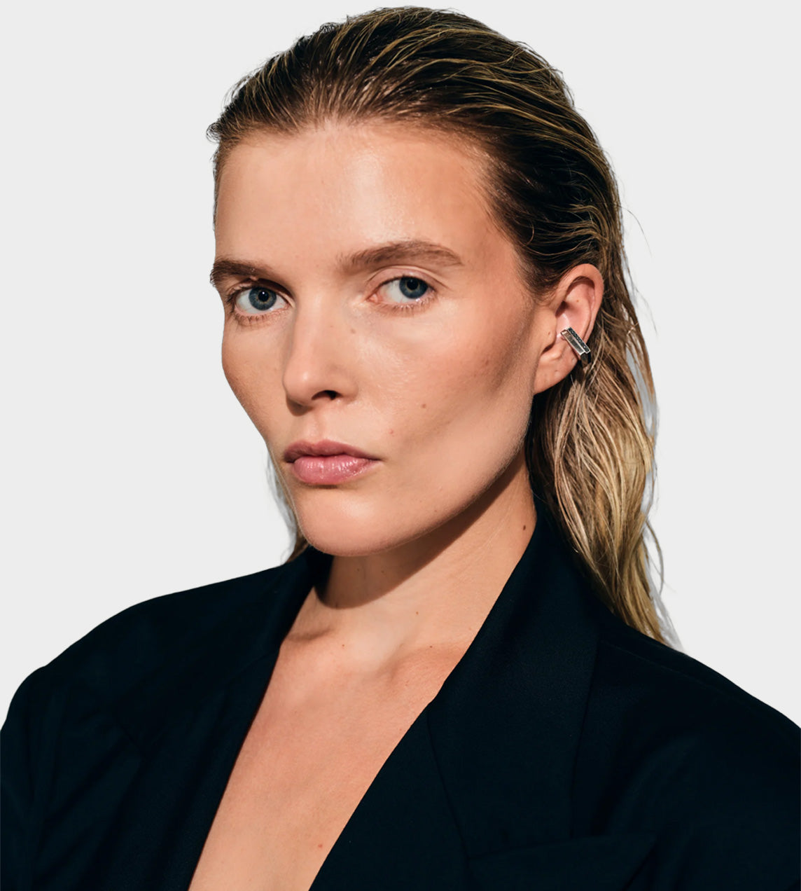 Step Ear Cuff Black Spinel