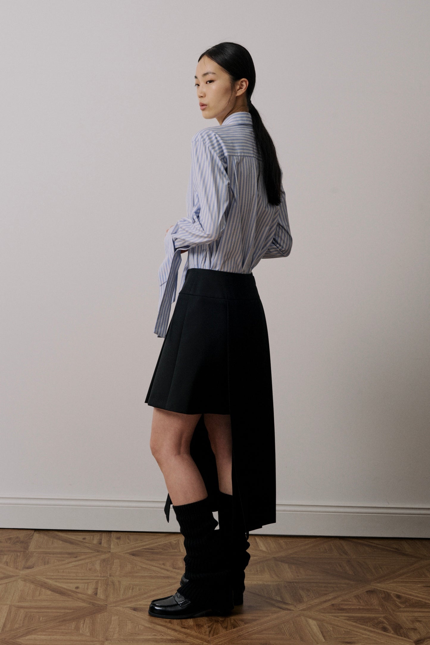 UJOH - Asymmetry Pleats Skirt Blk