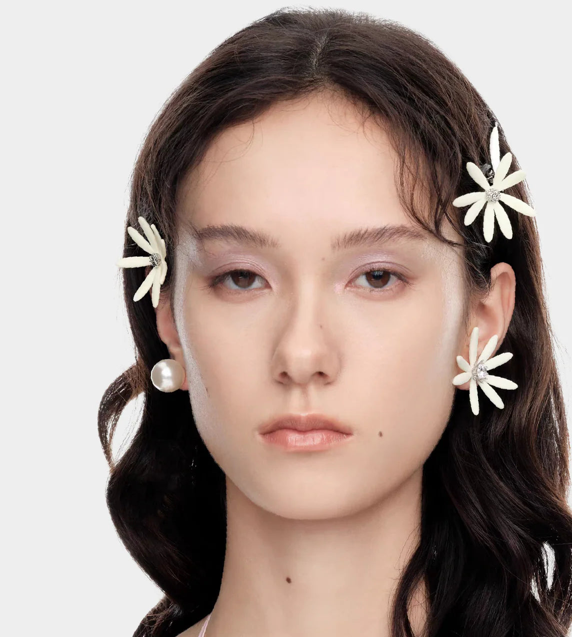 YVMIN - Daisy Pearl Earring White (Pair)