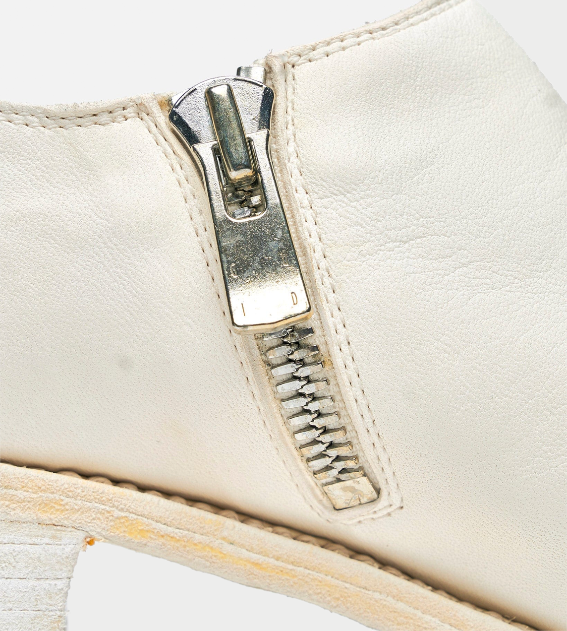 ZO035 Oblique Decollete Boots White