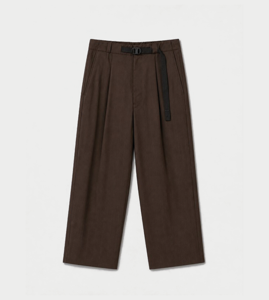 UJOH - Tape-Belt 1 Tuck Pant Chocolate