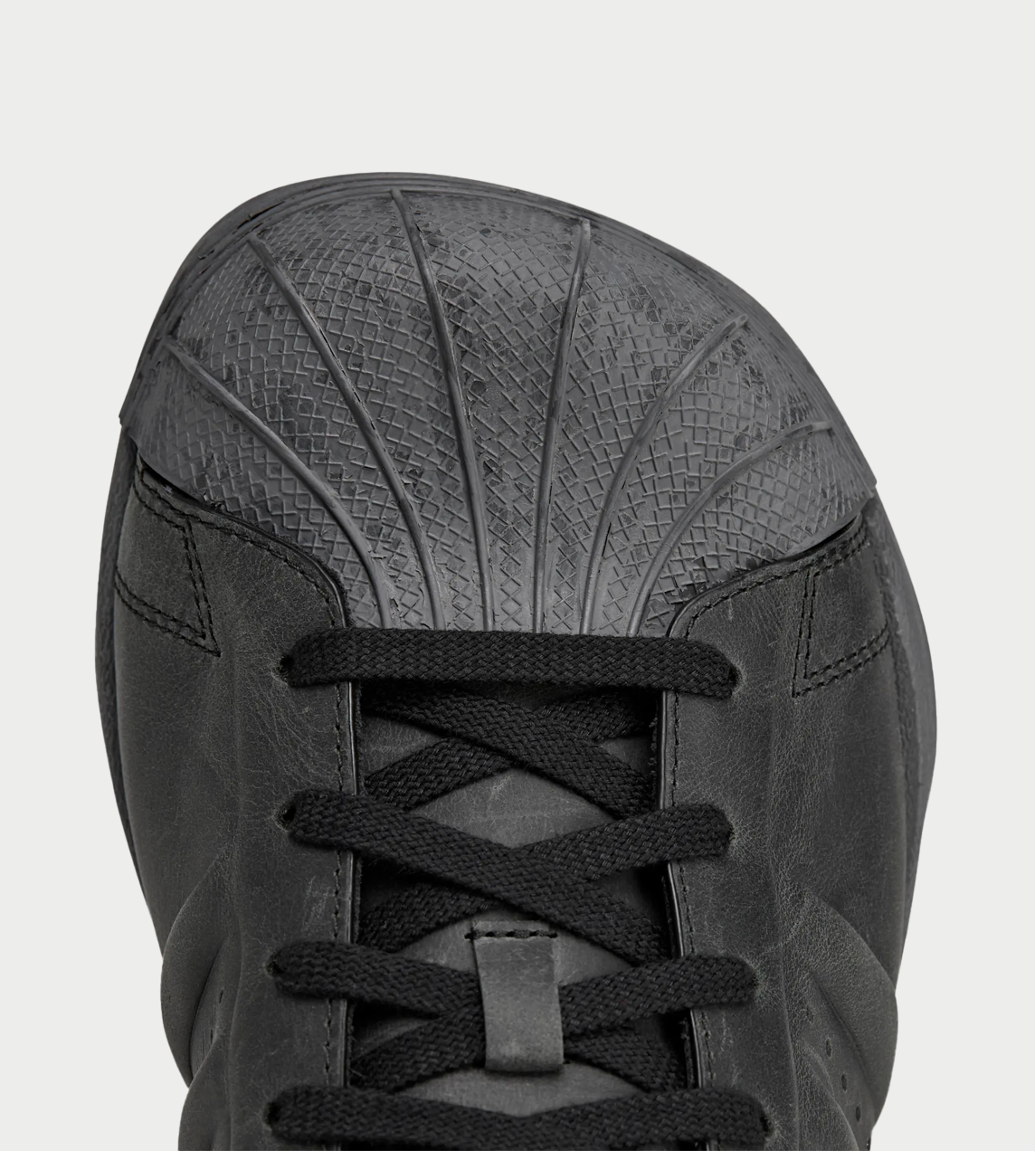 Avavav modified Superstar - Carbon/Grey Five