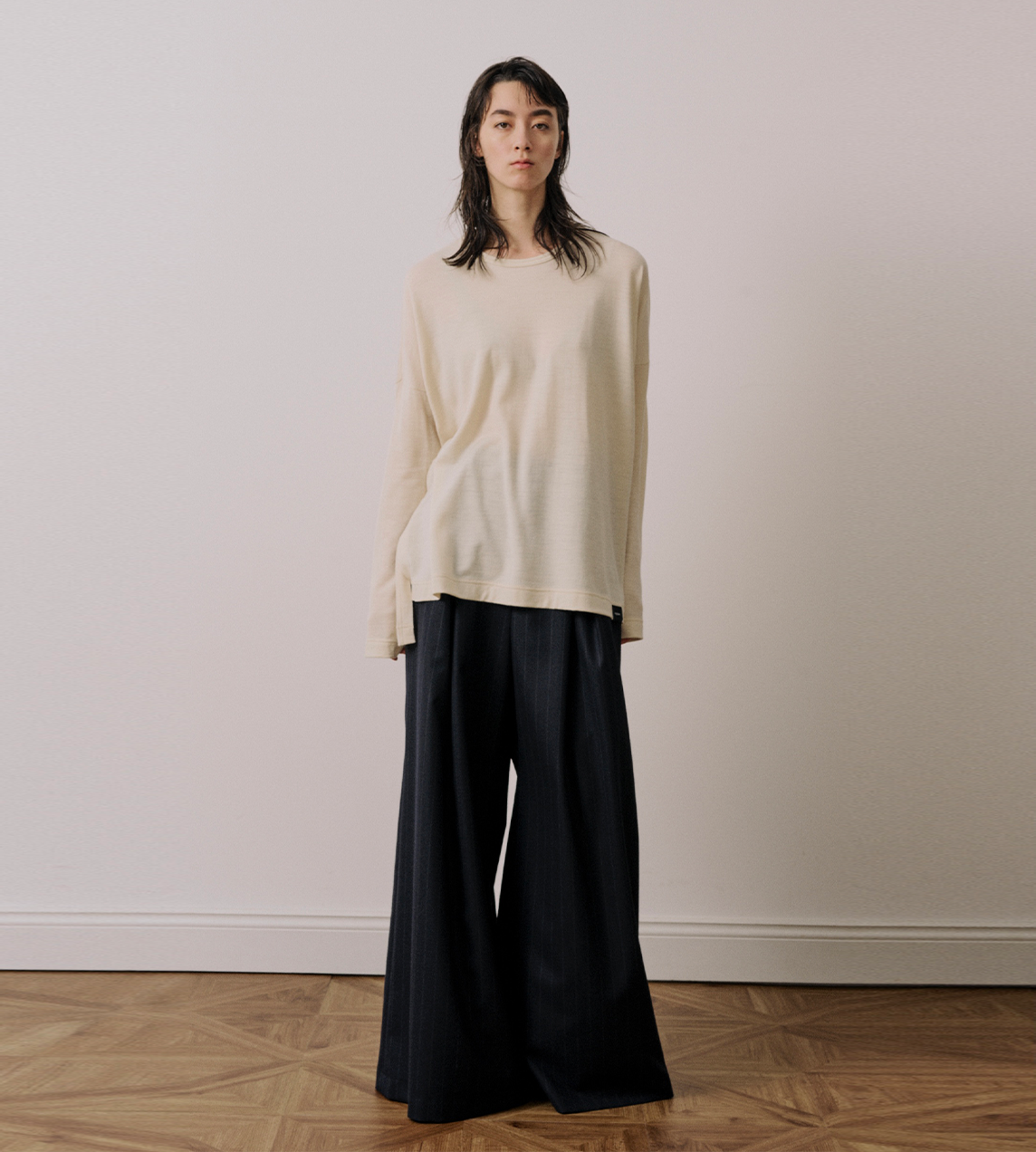 UJOH - Inverted Tuck Flare Pants Navy