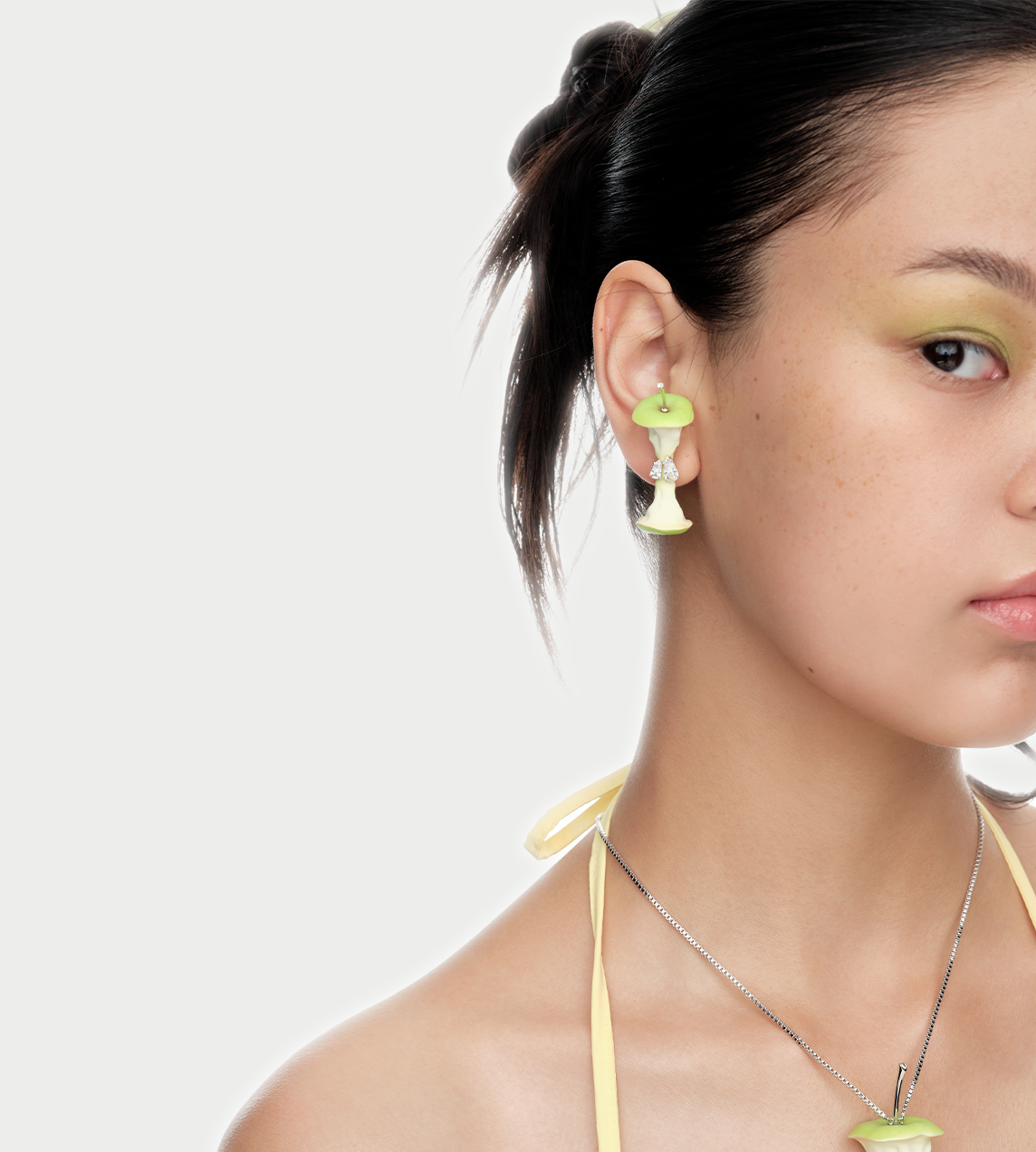 YVMIN - Apple Core Earring Green (Pair)