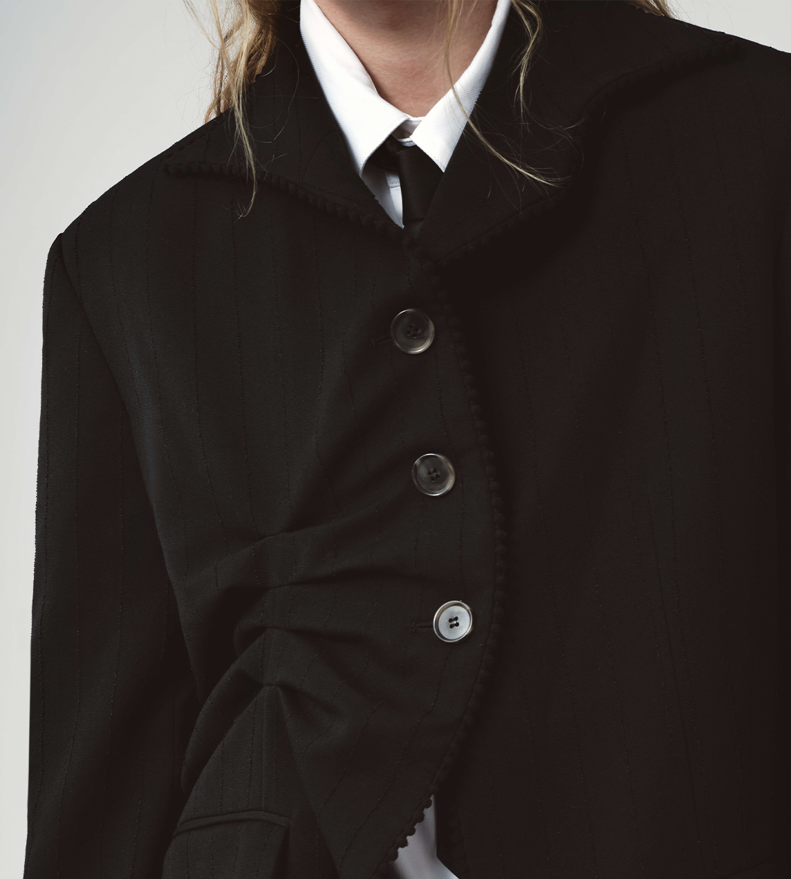 AVAVAV - Betty Pleated Blazer Blk