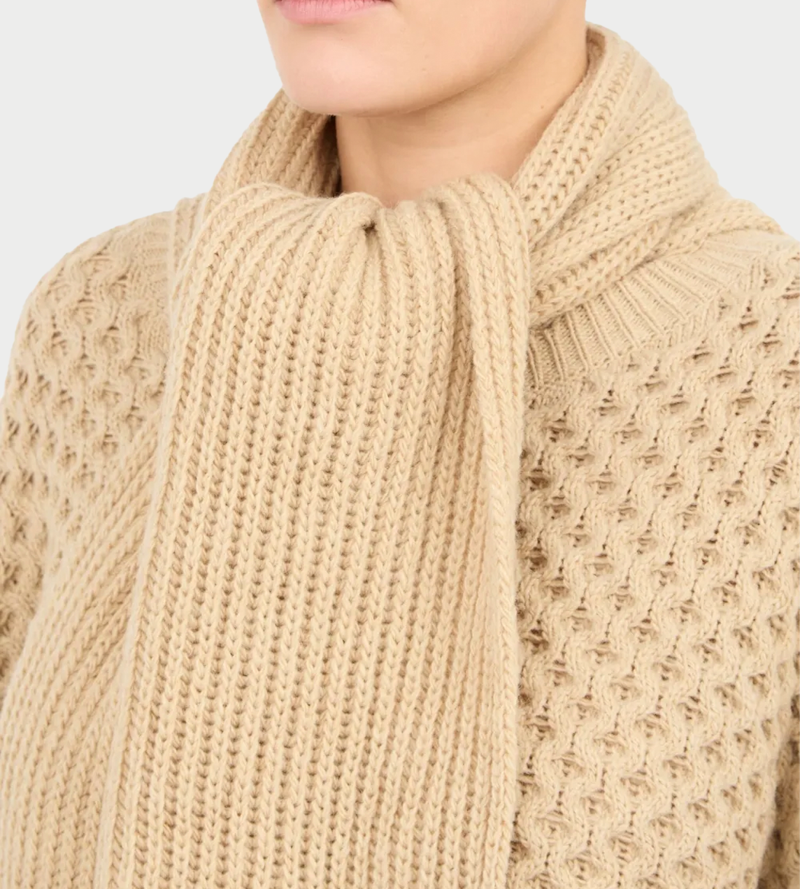 Chunky Sweater W/ Scarf Caramel