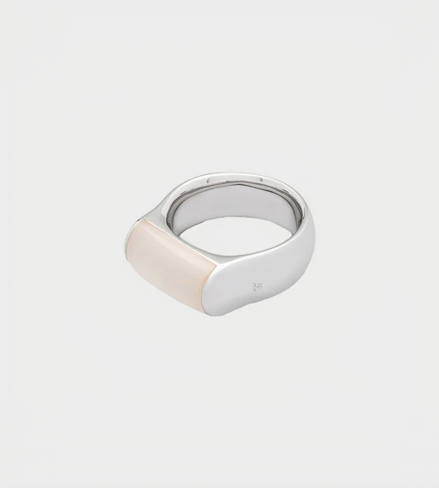 Tom Wood - Crest Ring White MOP