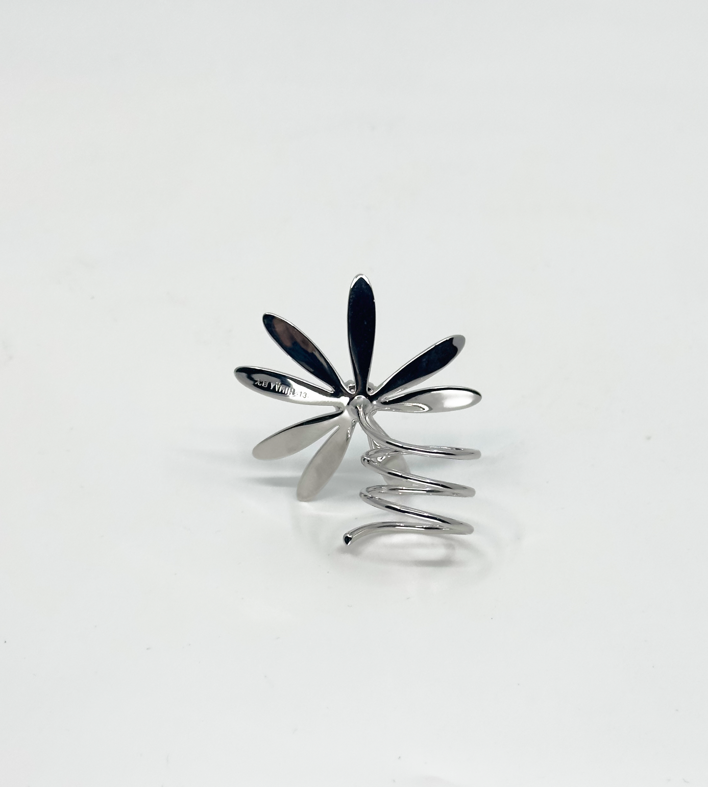 Daisy Cross Ring White
