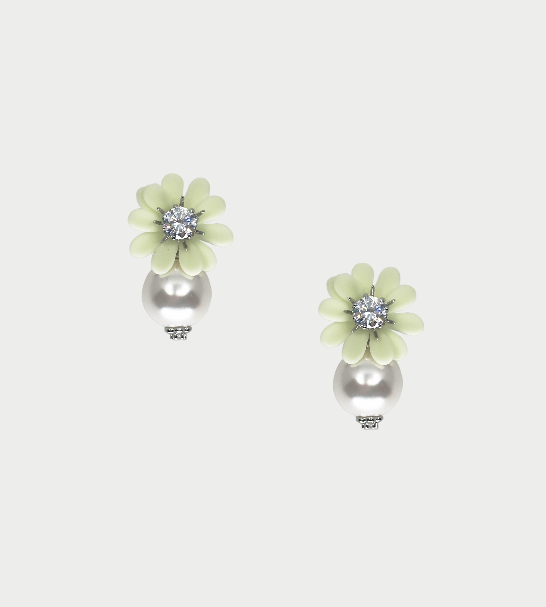 YVMIN - Daisy Pearl Earring White (Pair)