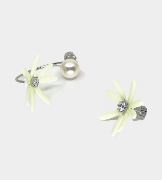 YVMIN - Daisy Pearl Earring White (Pair)