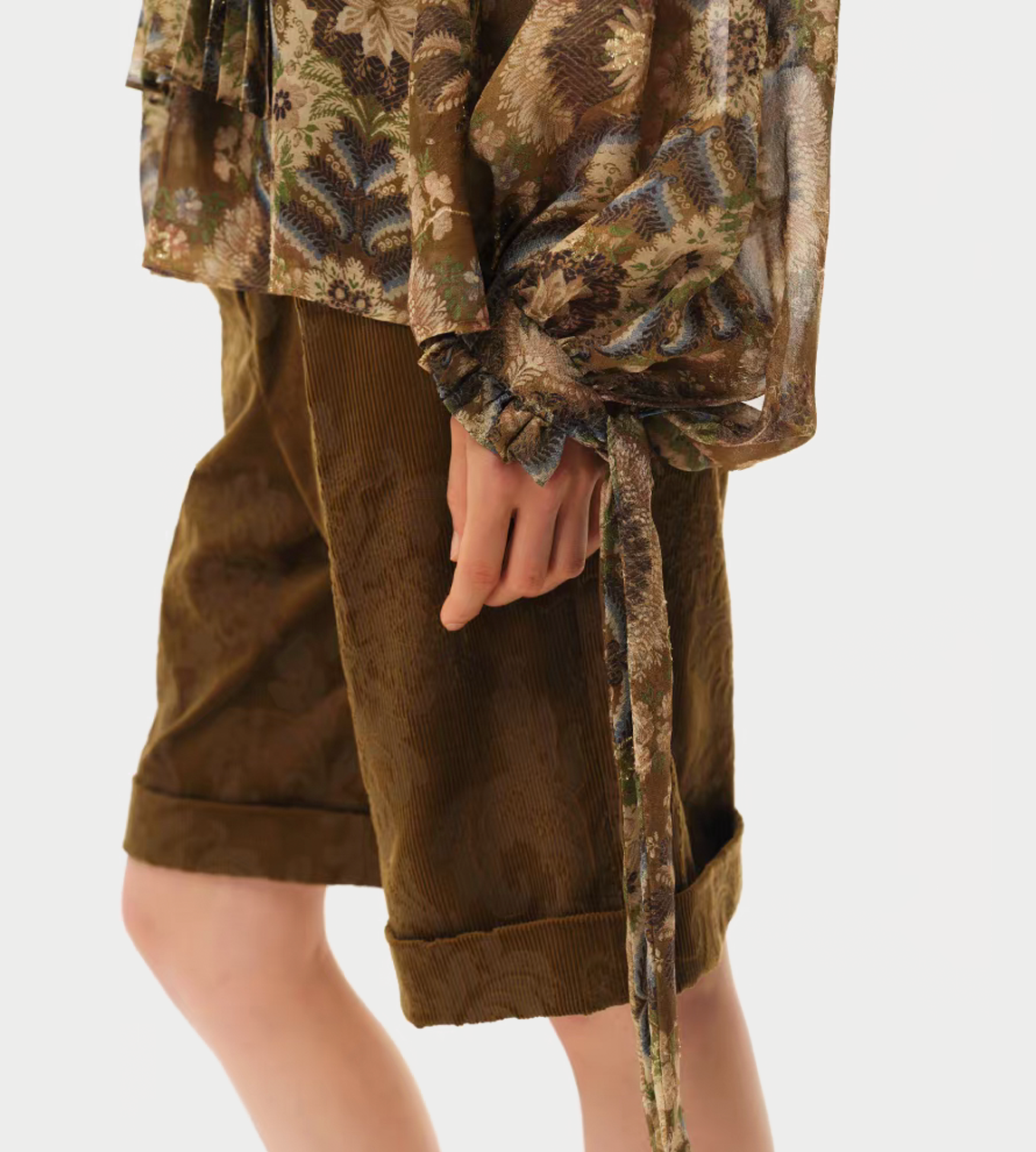 INTO THE EAST - Velvet Floral Stand Shorts Olive Yellow