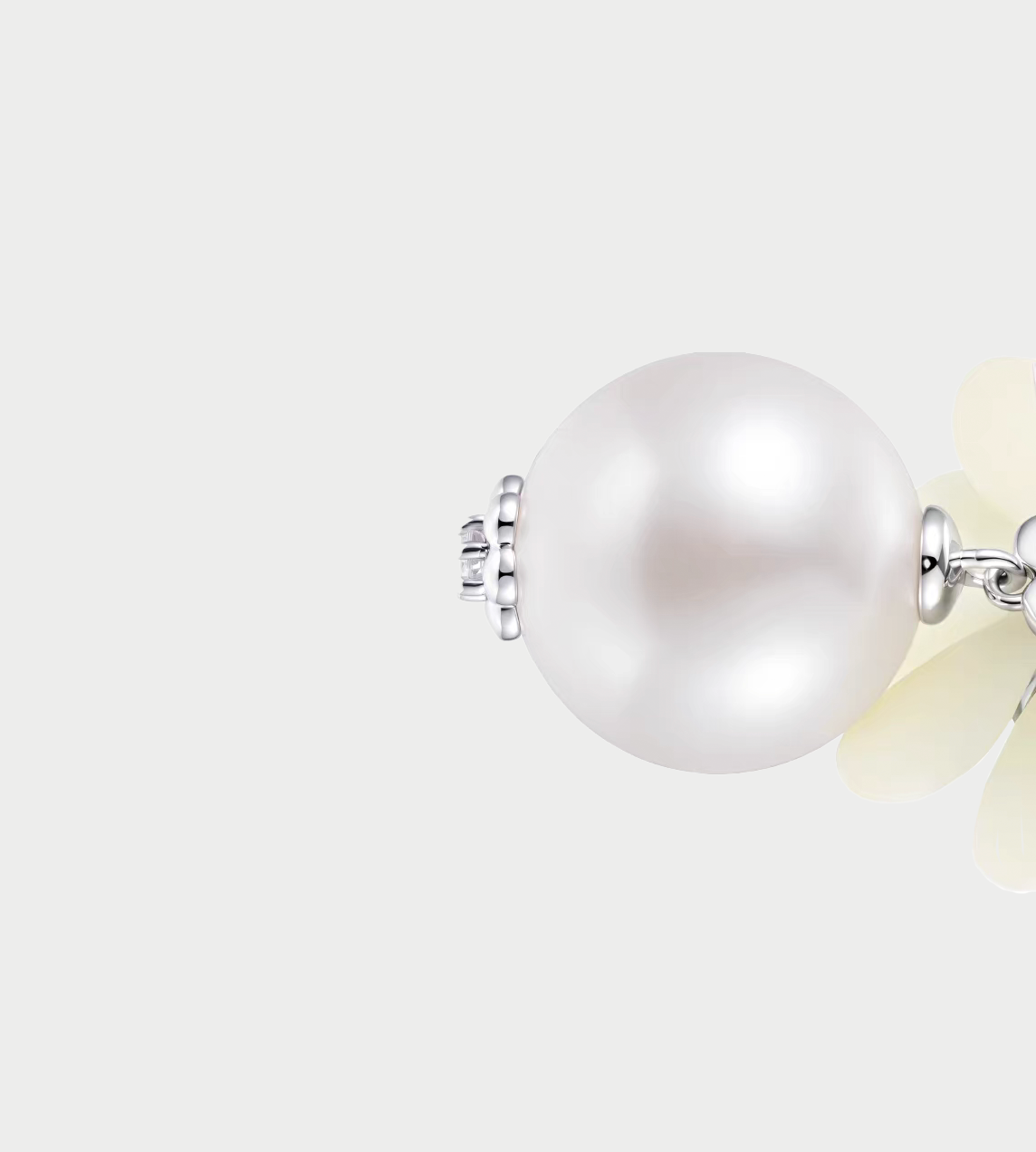 Daisy Pearl Stud Earring White (Pair)