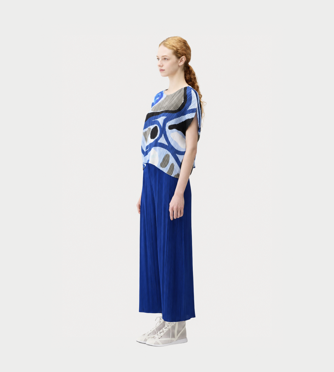 Roll Round-neck Top Blue