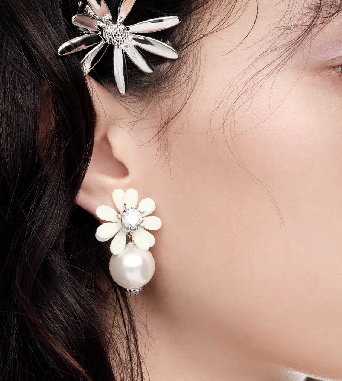 YVMIN - Daisy Pearl Stud Earring White (Pair)