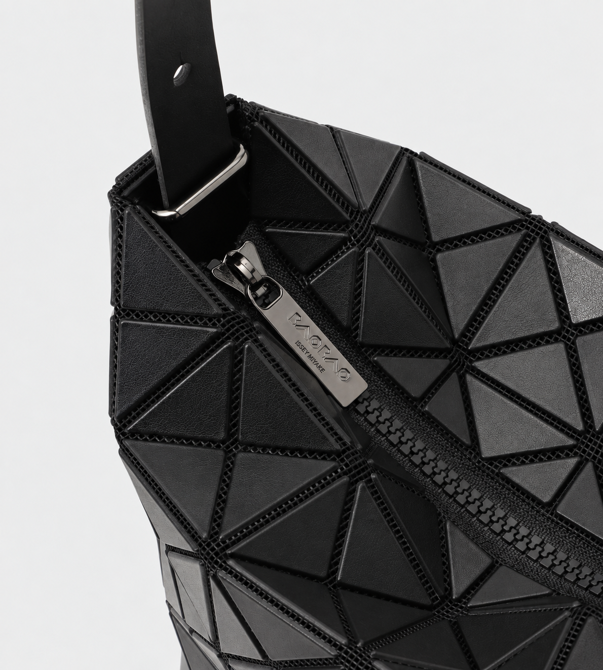 BAOBAO ISSEY MIYAKE - Valley Small Handbag Matte Black