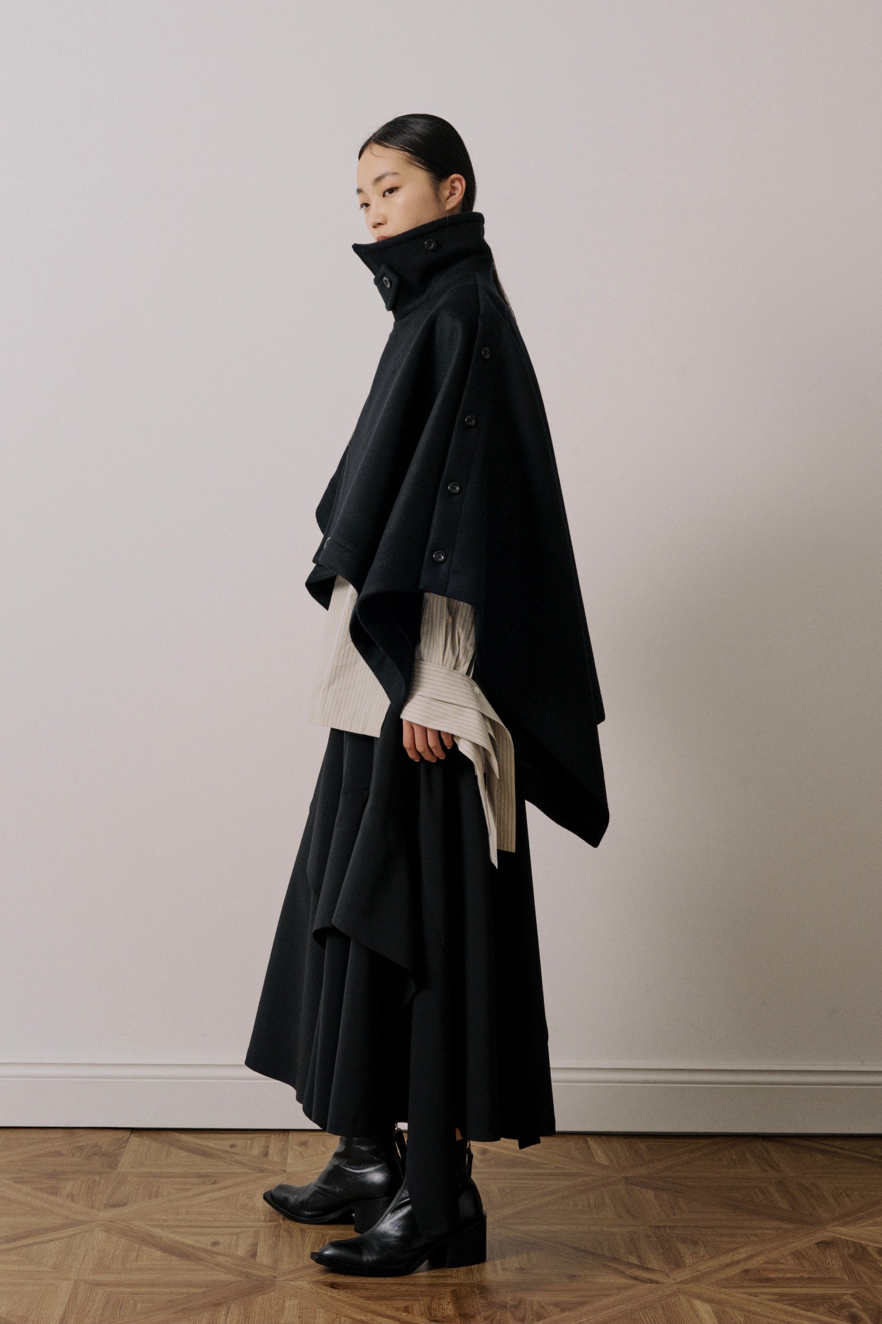 UJOH - Asymmetry Cape Blk