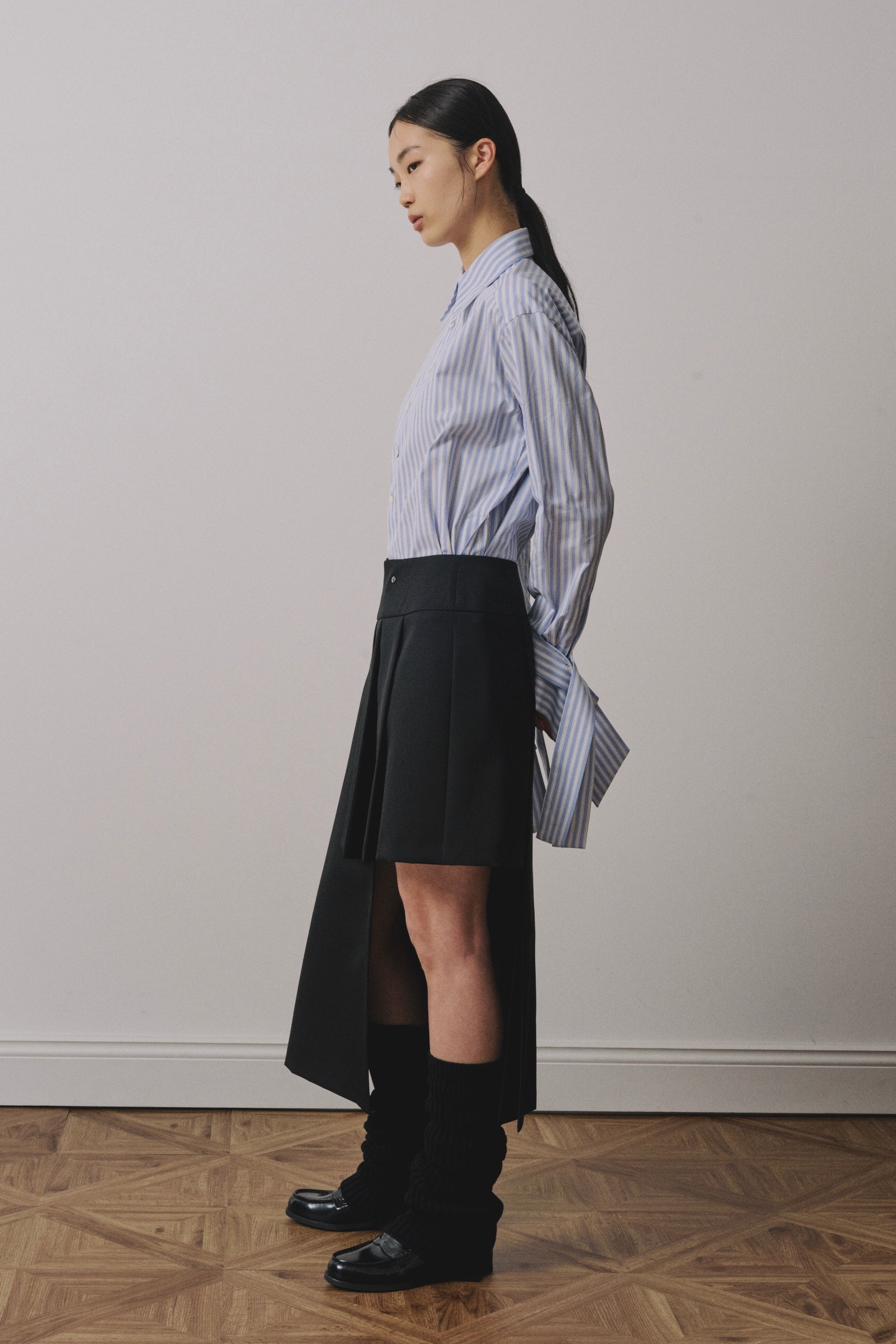 UJOH - Asymmetry Pleats Skirt Blk