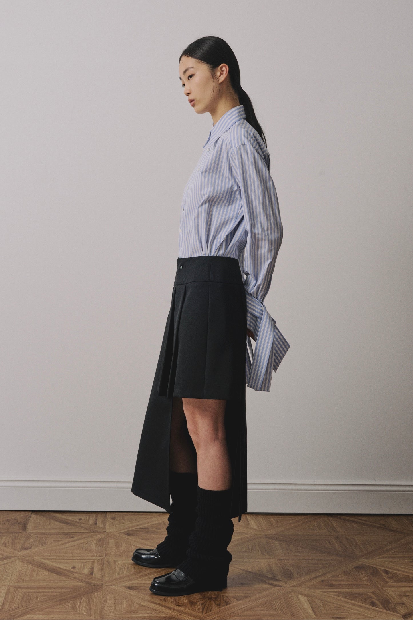 UJOH - Asymmetry Pleats Skirt Blk