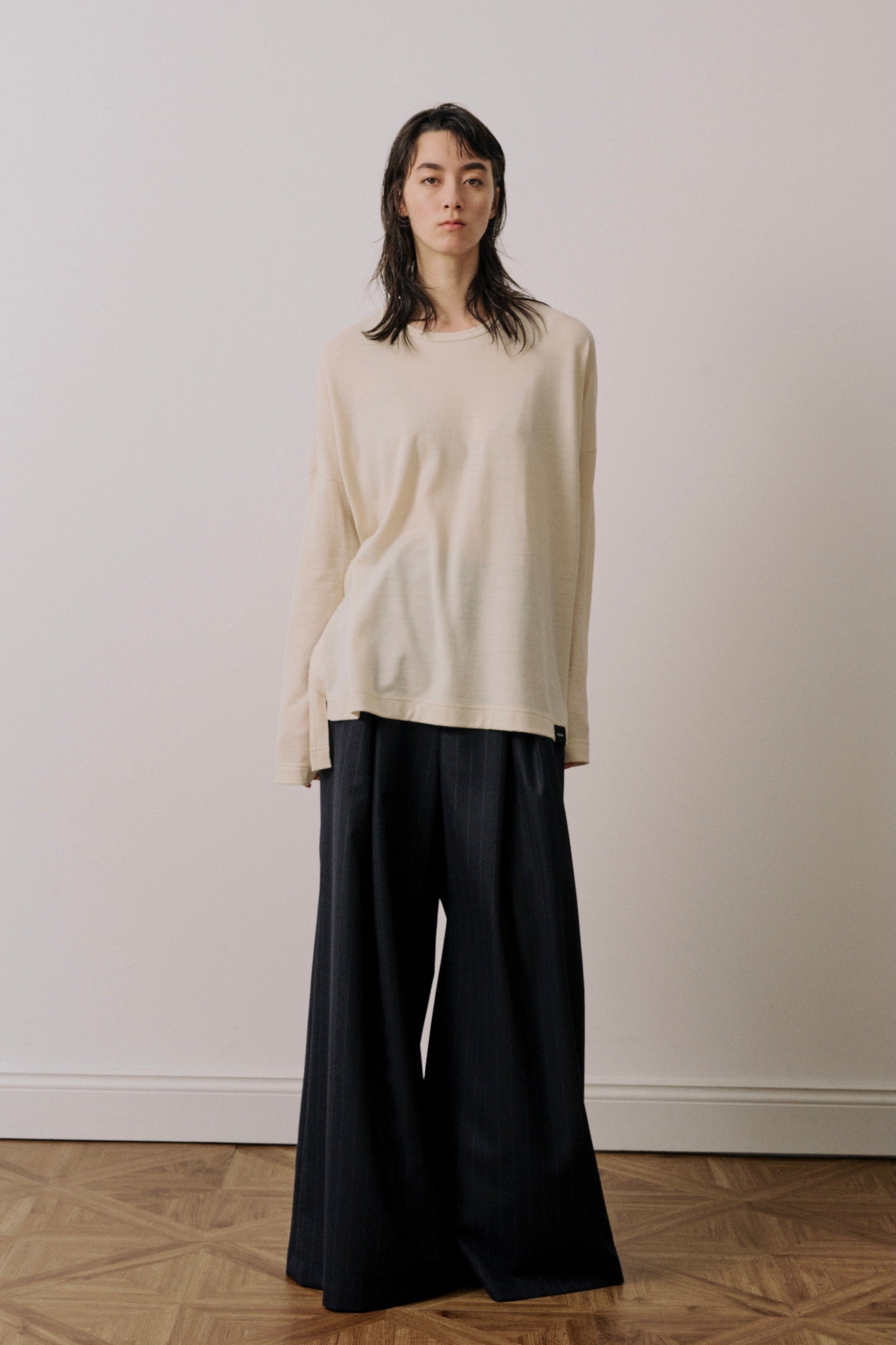 UJOH - Inverted Tuck Flare Pants Navy