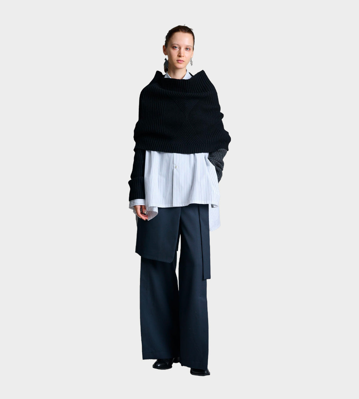 UJOH - Knit Shrug with Sleeves Black