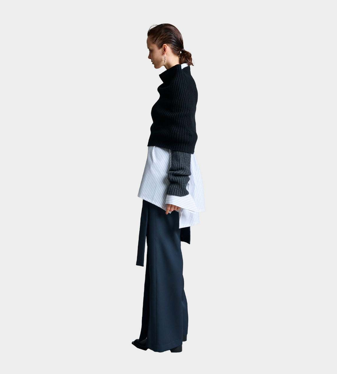 UJOH - Knit Shrug with Sleeves Black