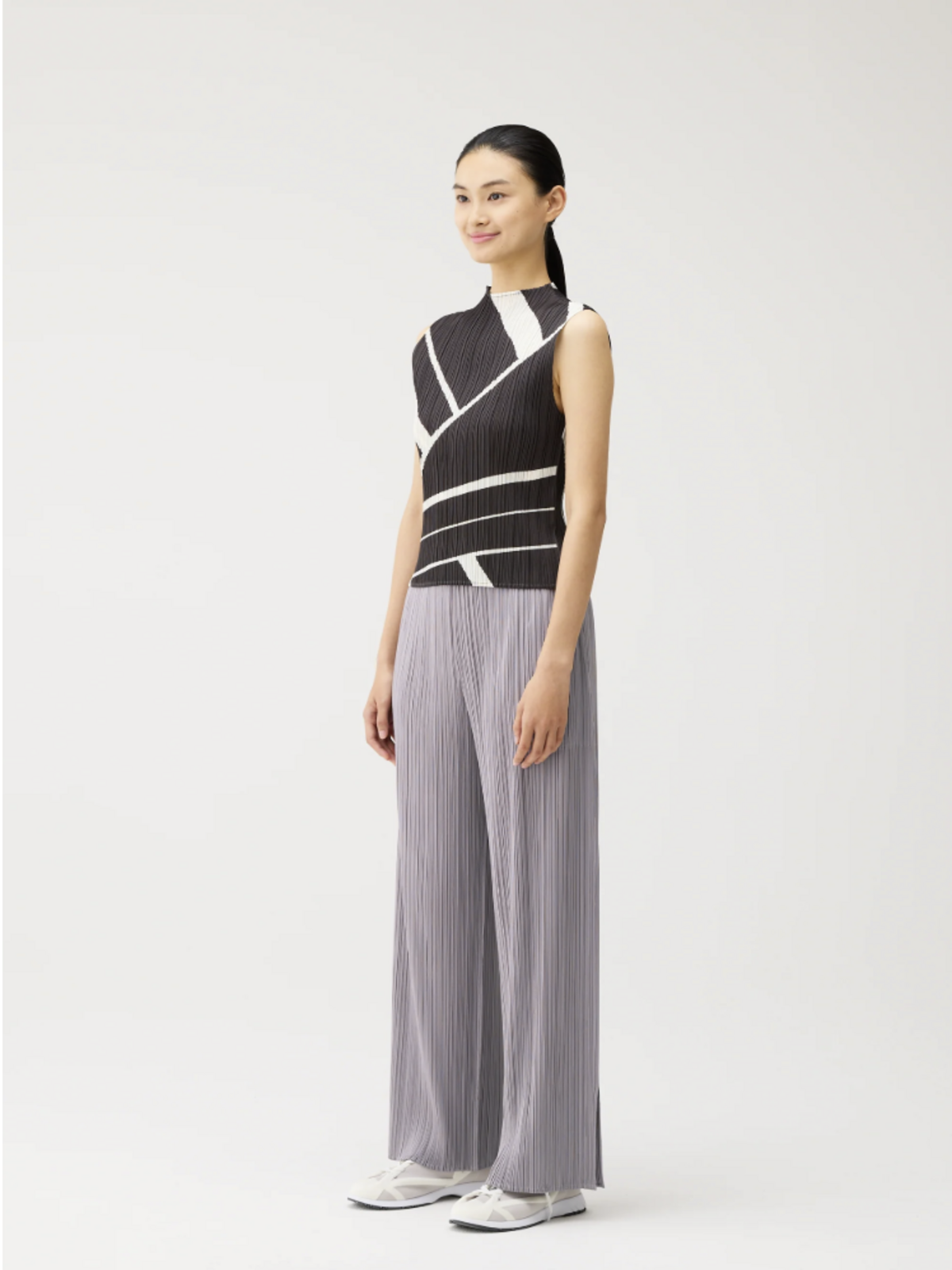 Fold-line Sleeveless Top Blk
