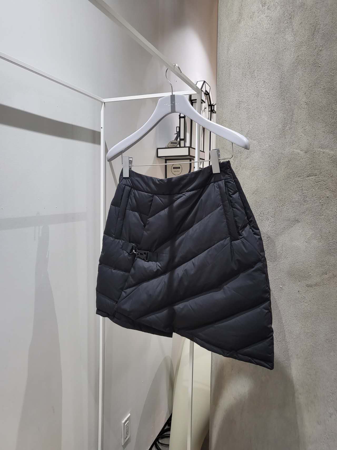 Chen Peng - Black Buckle Side Puffa Skirt